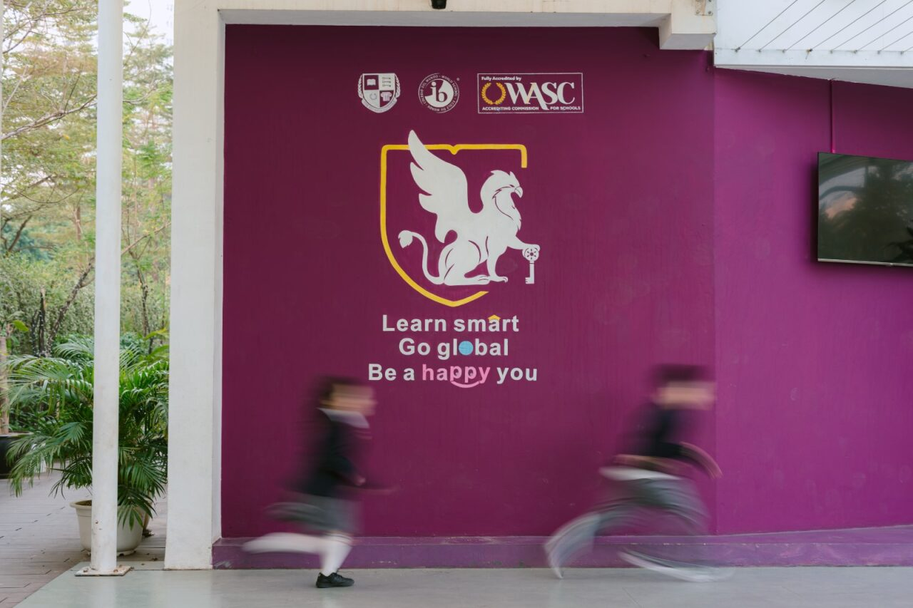 nen-cho-con-hoc-truong-tieu-hoc-cong-hay-tu-01