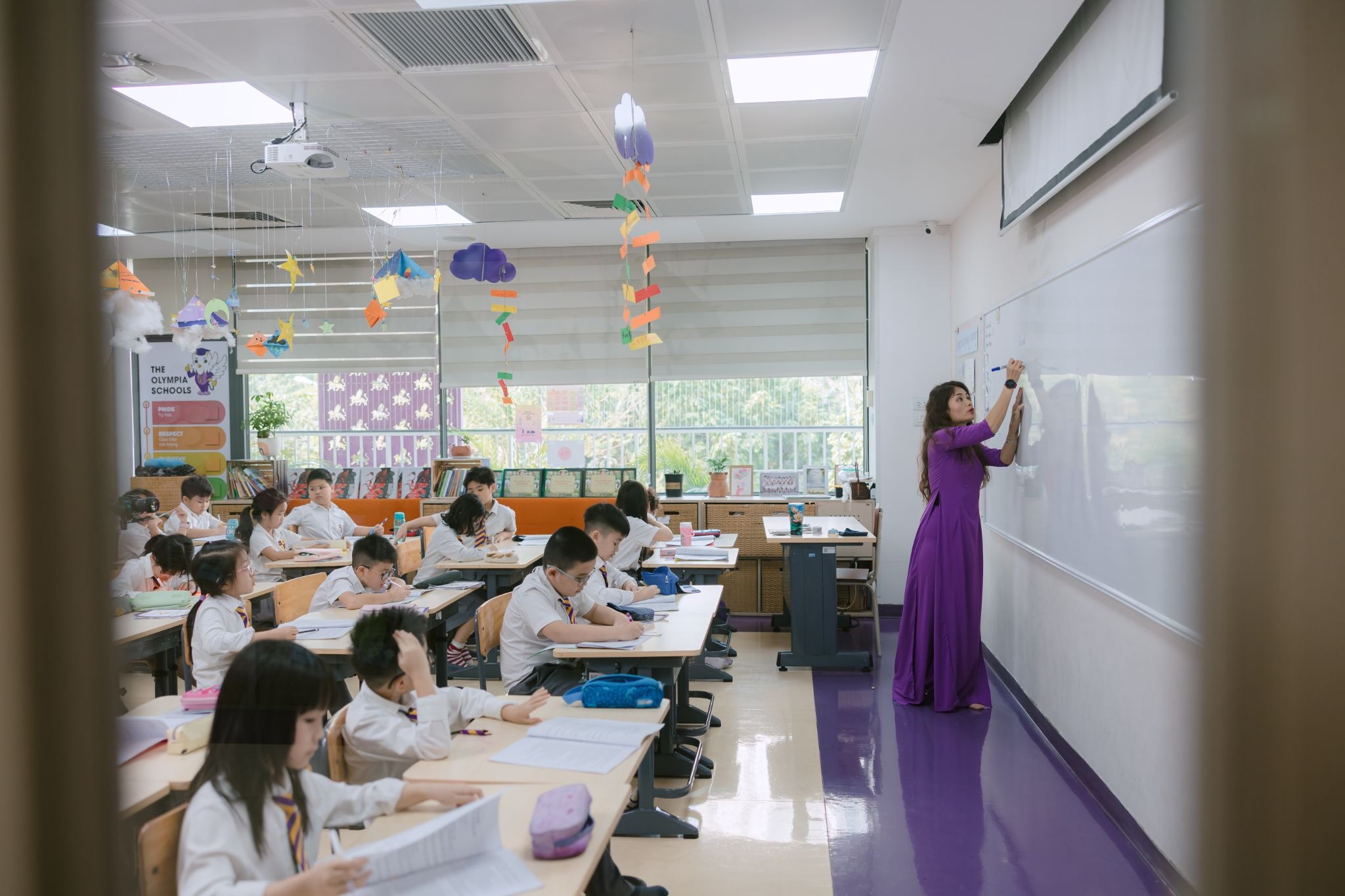 Việc học song ngữ kh&ocirc;ng đồng nghĩa với &aacute;p lực cao hơn
